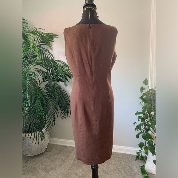 Women Rust brown color linen dress. - Picture 3 of 6